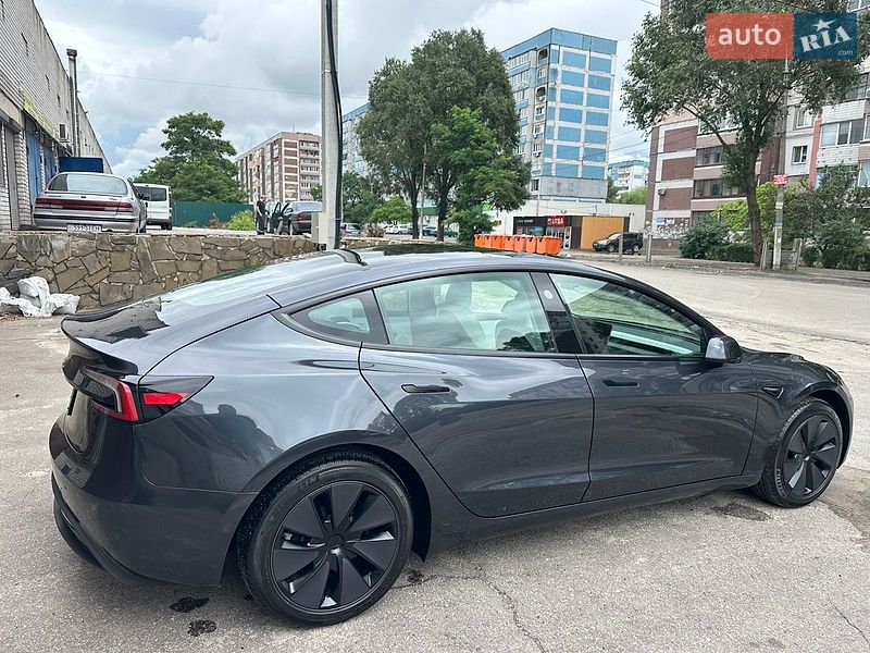 Седан Tesla Model 3 2025 в Днепре