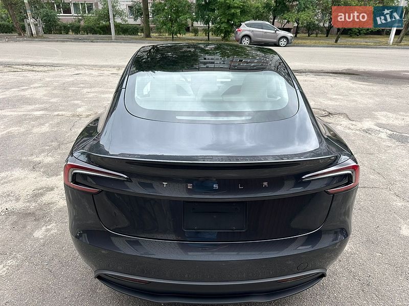 Седан Tesla Model 3 2025 в Днепре