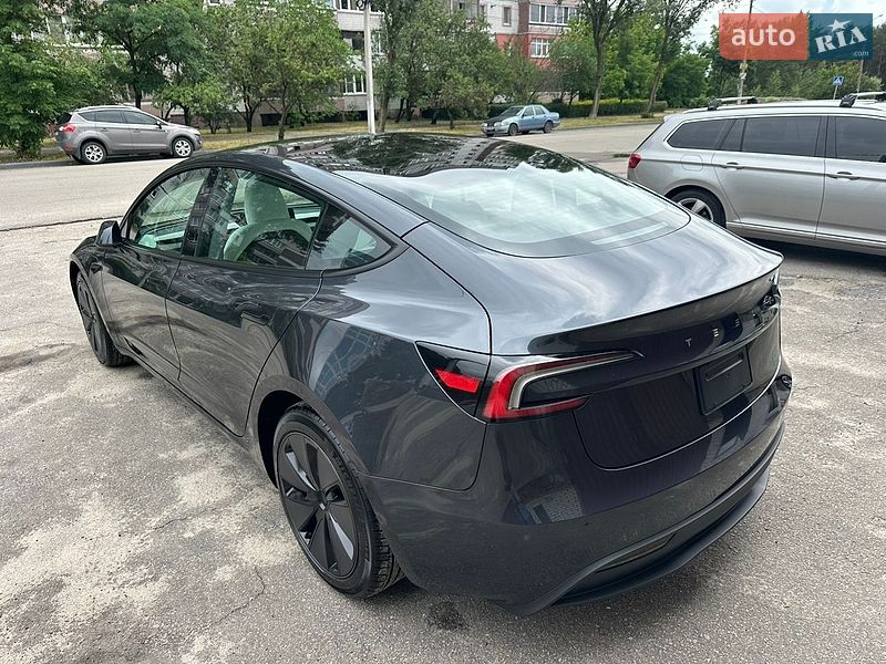 Седан Tesla Model 3 2025 в Днепре