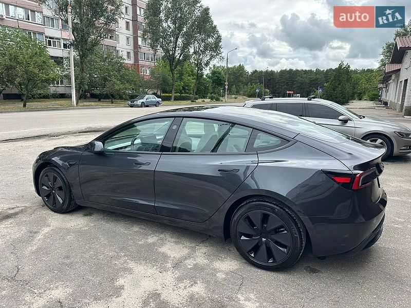 Седан Tesla Model 3 2025 в Днепре