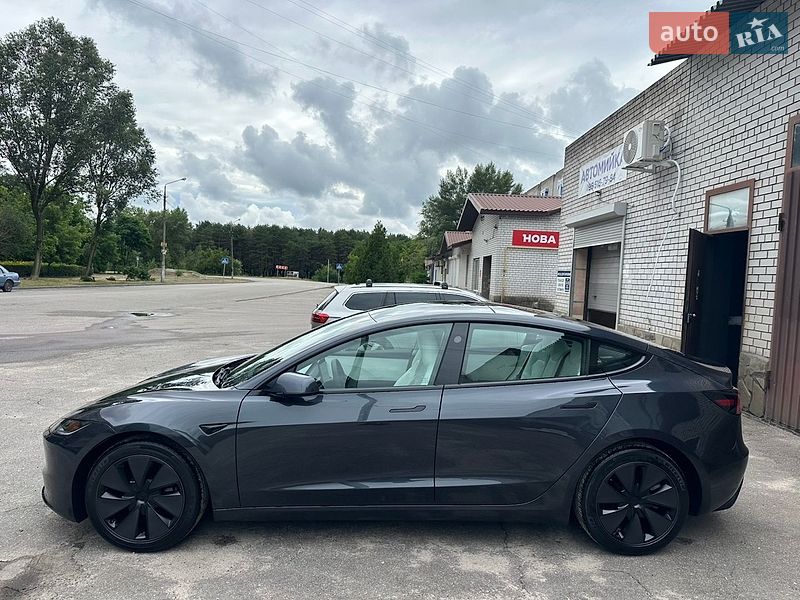 Седан Tesla Model 3 2025 в Днепре