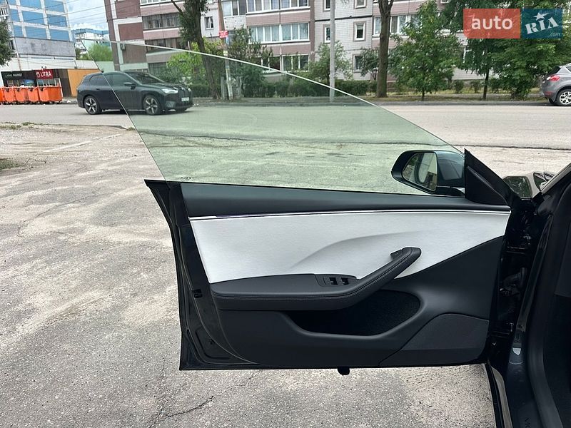 Седан Tesla Model 3 2025 в Днепре