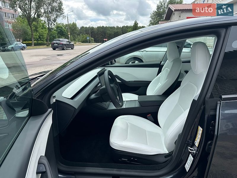 Седан Tesla Model 3 2025 в Днепре