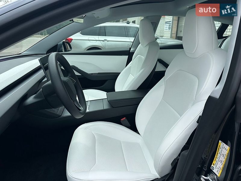 Седан Tesla Model 3 2025 в Днепре
