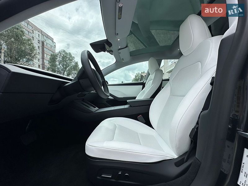 Седан Tesla Model 3 2025 в Днепре