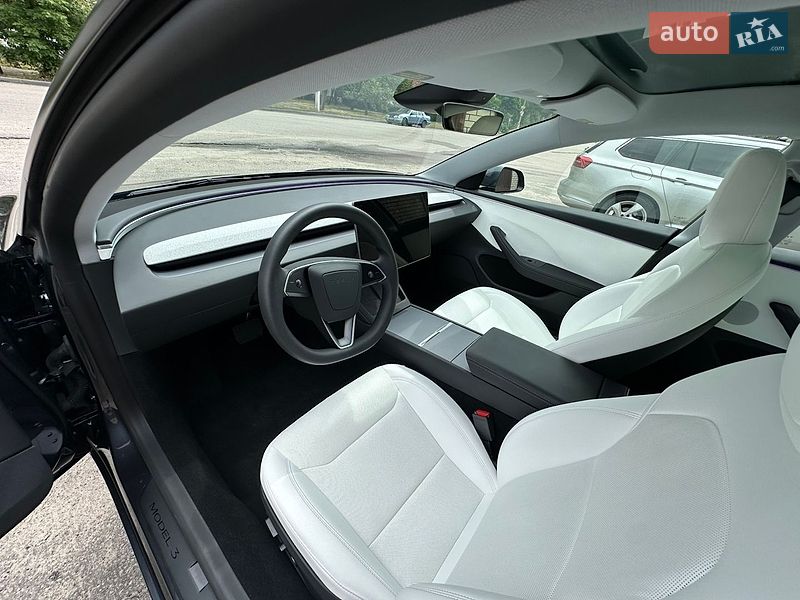 Седан Tesla Model 3 2025 в Днепре
