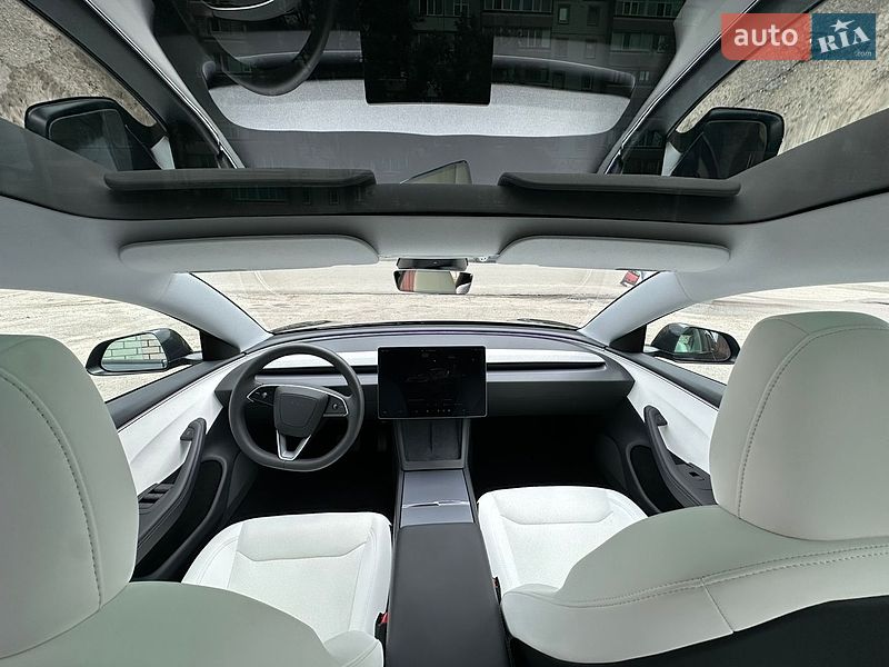 Седан Tesla Model 3 2025 в Днепре