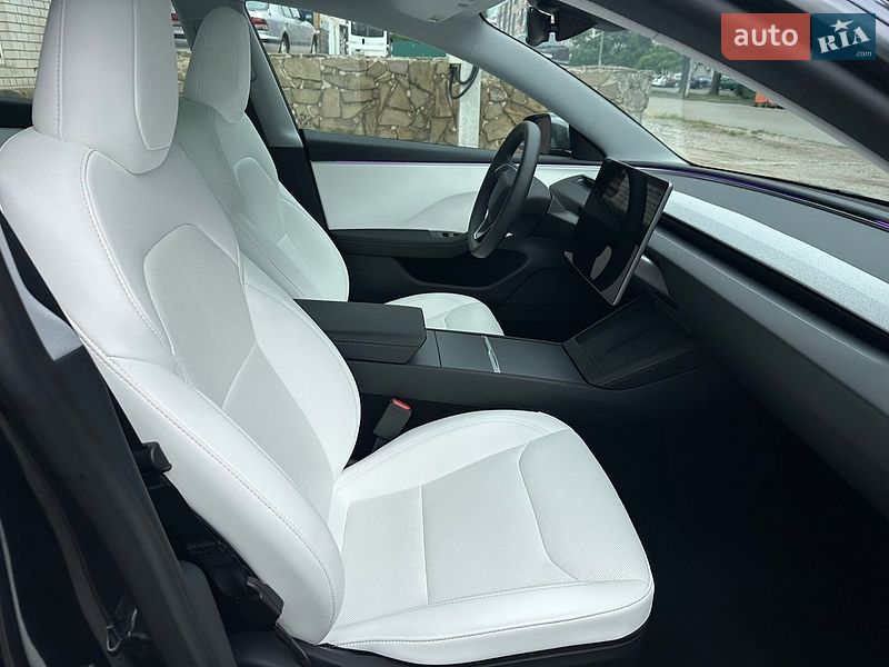 Седан Tesla Model 3 2025 в Днепре