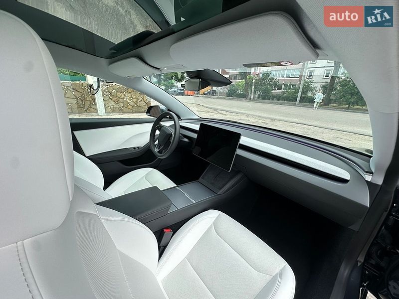 Седан Tesla Model 3 2025 в Днепре