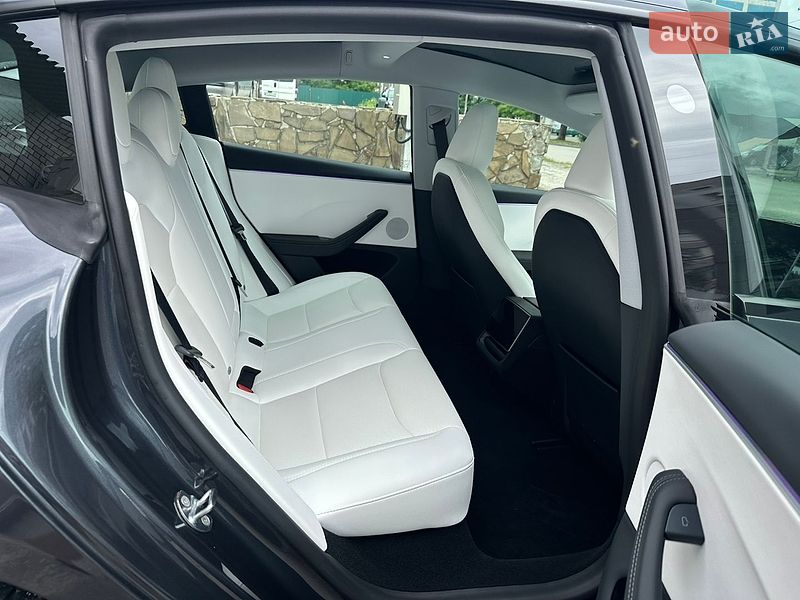 Седан Tesla Model 3 2025 в Днепре