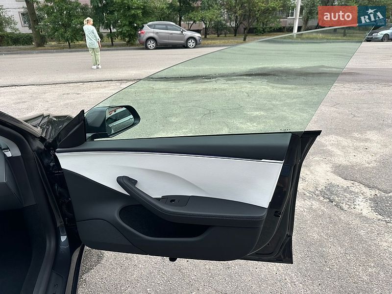 Седан Tesla Model 3 2025 в Днепре