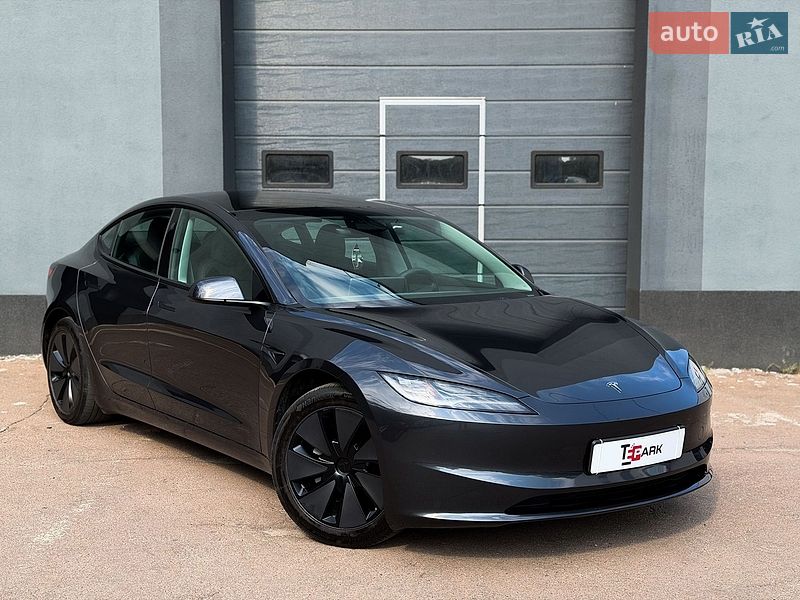 Tesla Model 3 2024