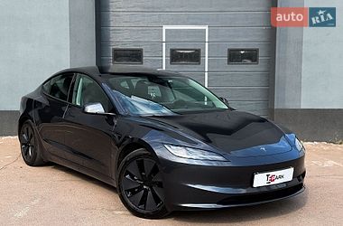 Tesla Model 3 2024