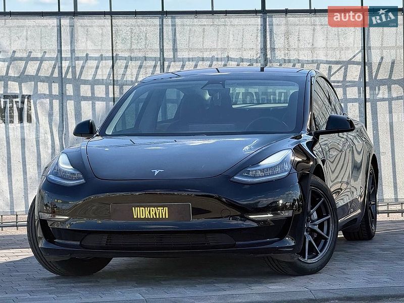 Седан Tesla Model 3 2018 в Києві