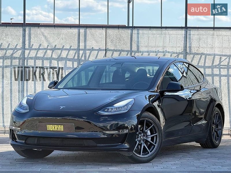 Седан Tesla Model 3 2018 в Києві