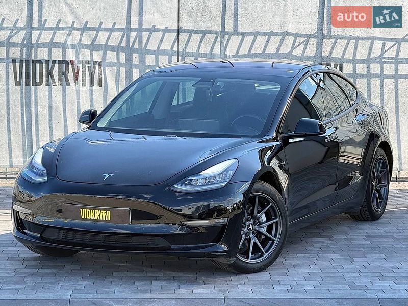 Седан Tesla Model 3 2018 в Києві