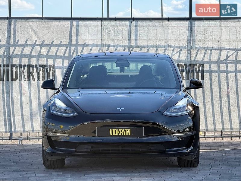 Седан Tesla Model 3 2018 в Києві
