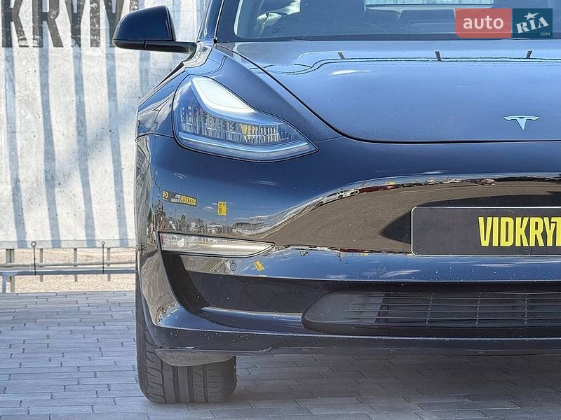 Седан Tesla Model 3 2018 в Києві