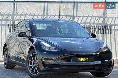 Седан Tesla Model 3 2018 в Києві