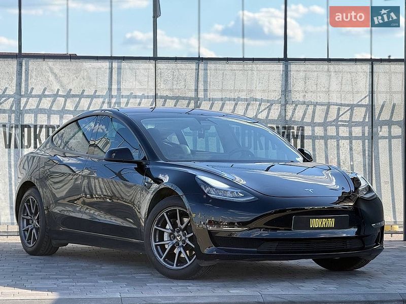 Седан Tesla Model 3 2018 в Києві