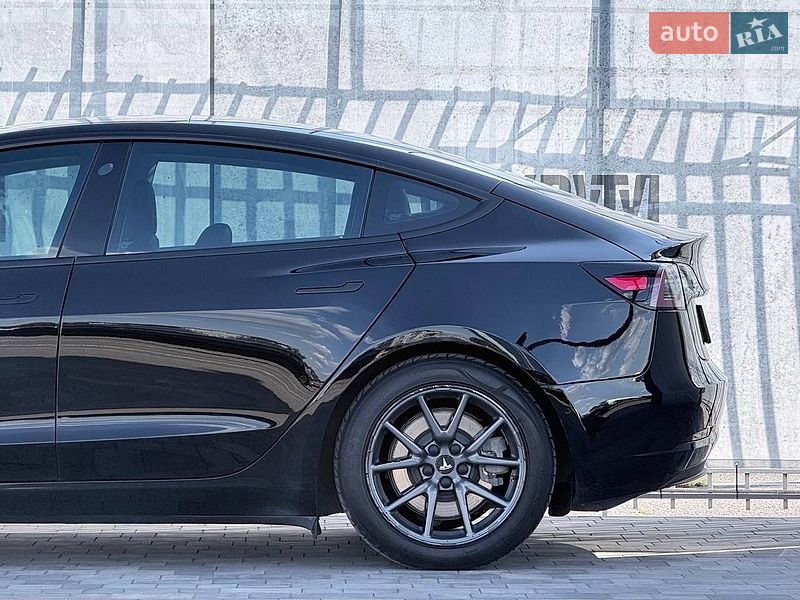 Седан Tesla Model 3 2018 в Києві