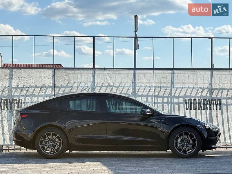Седан Tesla Model 3 2018 в Києві