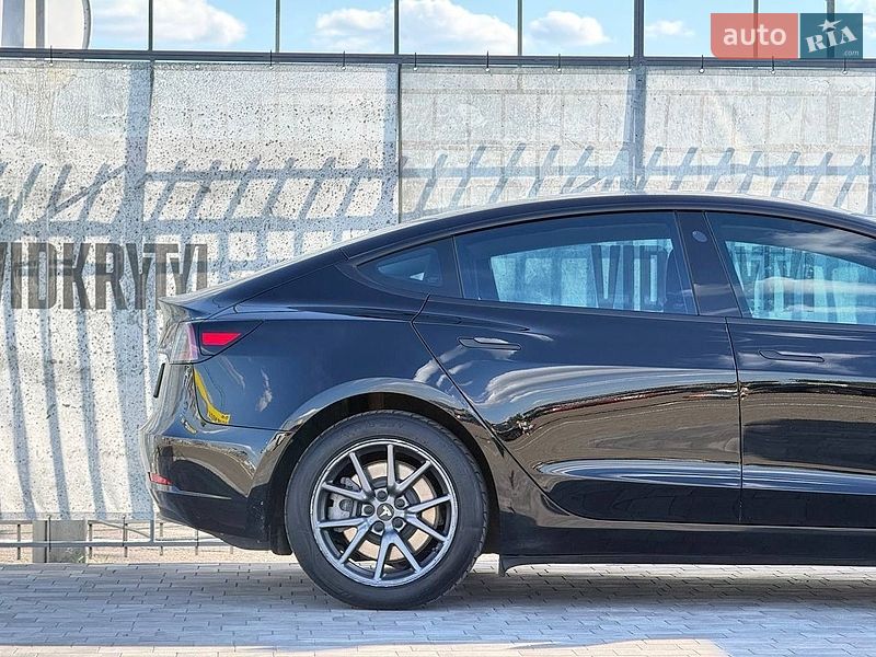 Седан Tesla Model 3 2018 в Києві