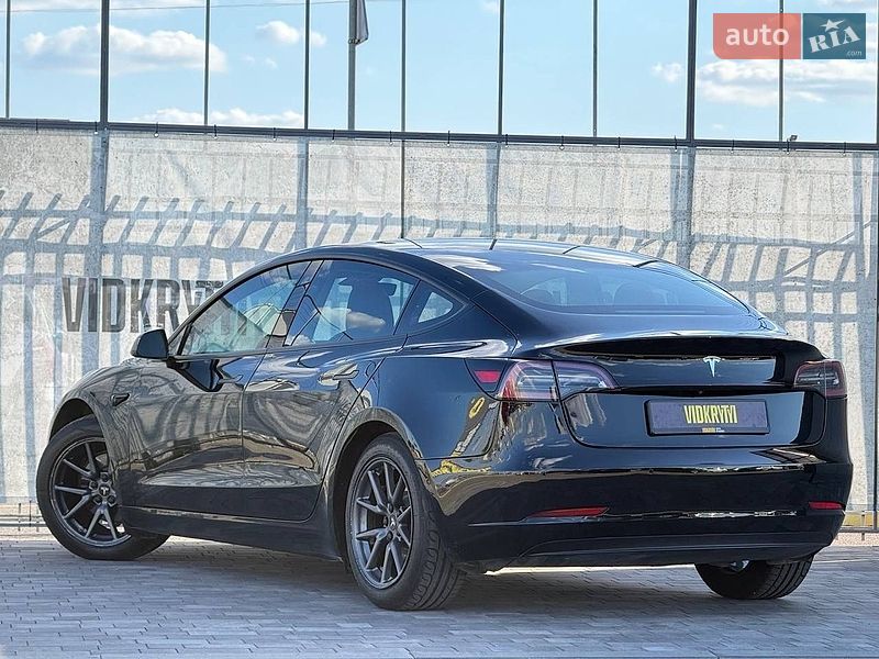 Седан Tesla Model 3 2018 в Києві
