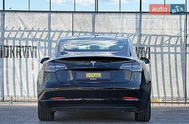 Седан Tesla Model 3 2018 в Києві