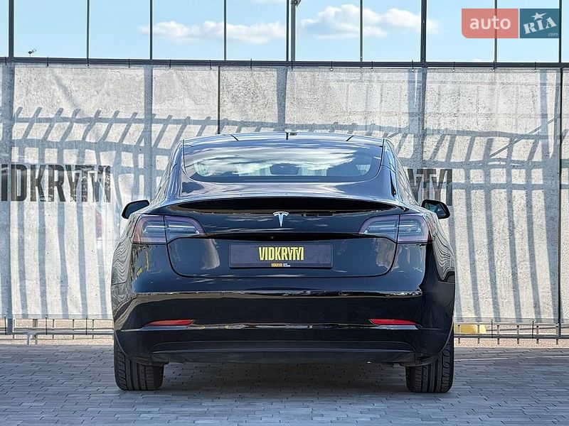 Седан Tesla Model 3 2018 в Києві