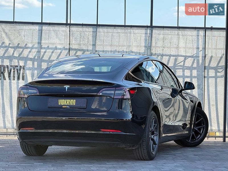 Седан Tesla Model 3 2018 в Києві