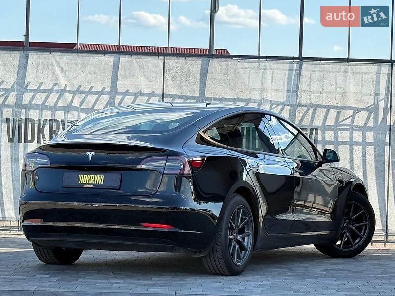 Седан Tesla Model 3 2018 в Києві