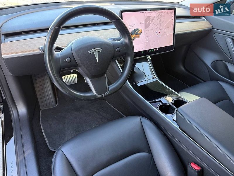 Седан Tesla Model 3 2018 в Києві