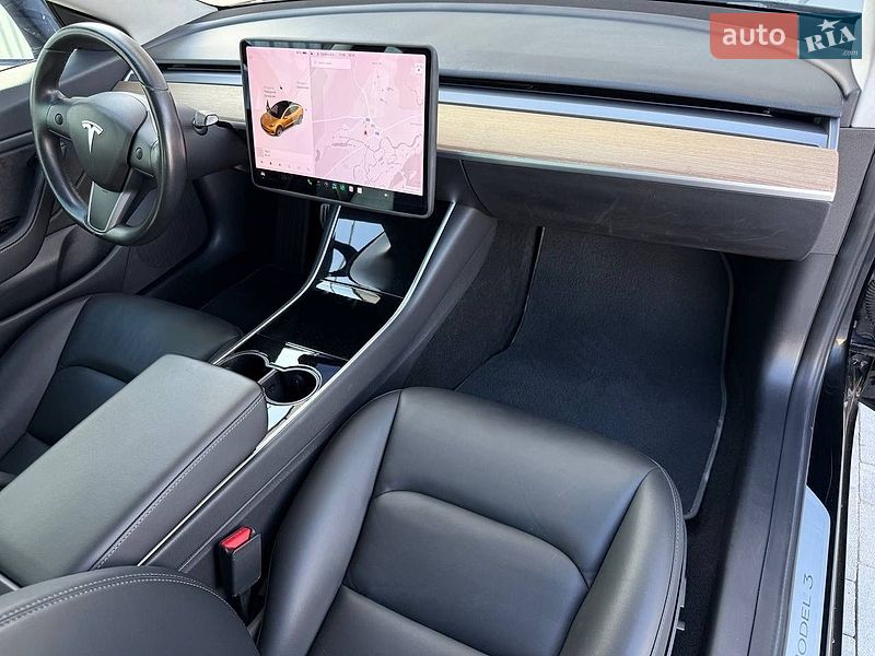 Седан Tesla Model 3 2018 в Києві