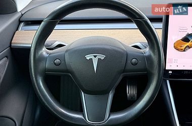 Седан Tesla Model 3 2018 в Києві