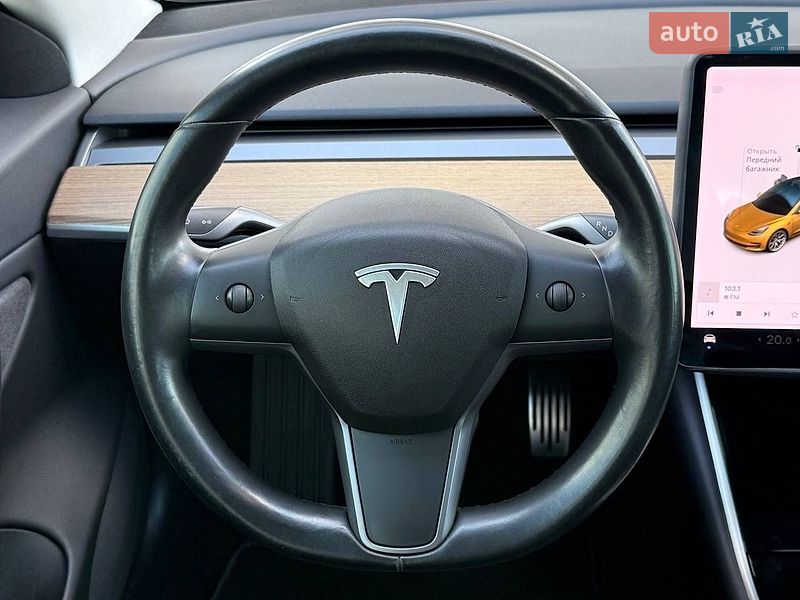 Седан Tesla Model 3 2018 в Києві