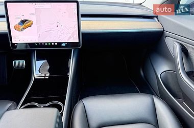 Седан Tesla Model 3 2018 в Києві