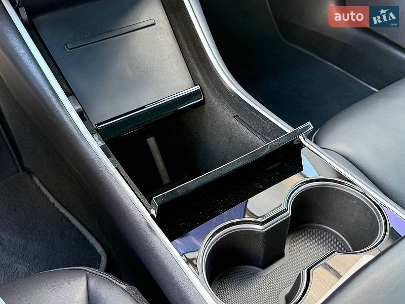 Седан Tesla Model 3 2018 в Києві