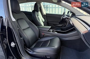 Седан Tesla Model 3 2018 в Києві