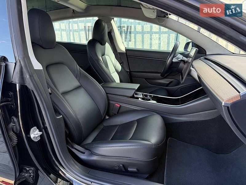 Седан Tesla Model 3 2018 в Києві