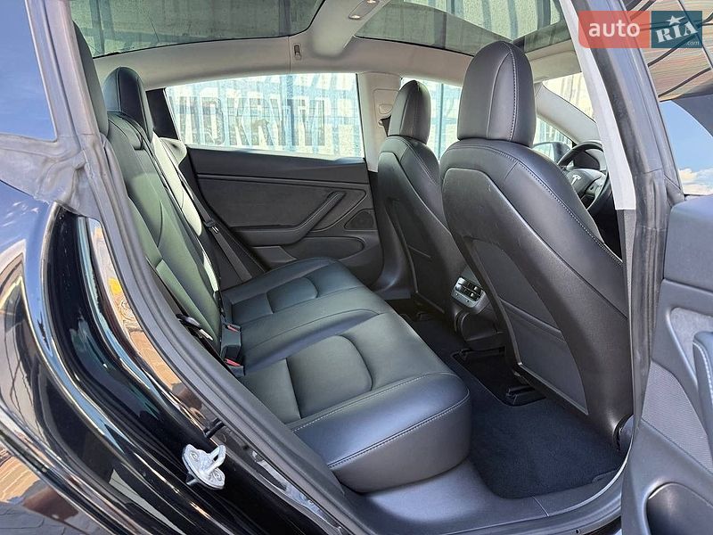 Седан Tesla Model 3 2018 в Києві