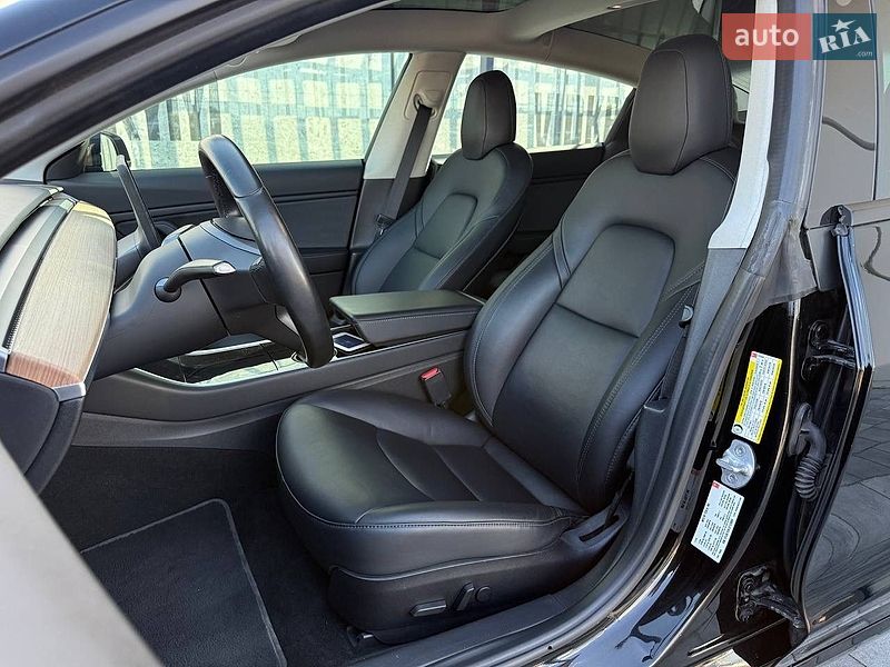 Седан Tesla Model 3 2018 в Києві