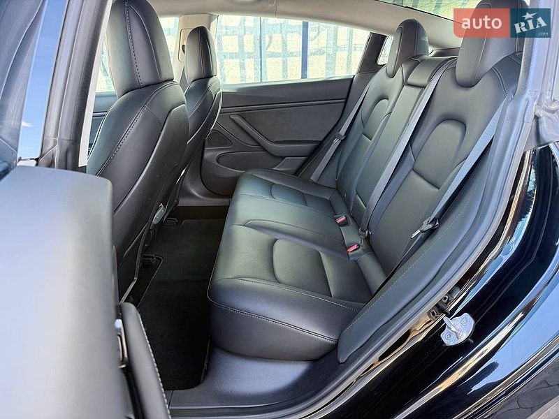 Седан Tesla Model 3 2018 в Києві