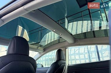 Седан Tesla Model 3 2018 в Києві