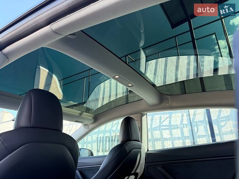 Седан Tesla Model 3 2018 в Києві
