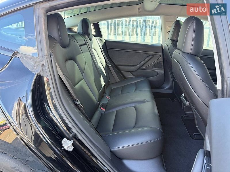 Седан Tesla Model 3 2018 в Києві