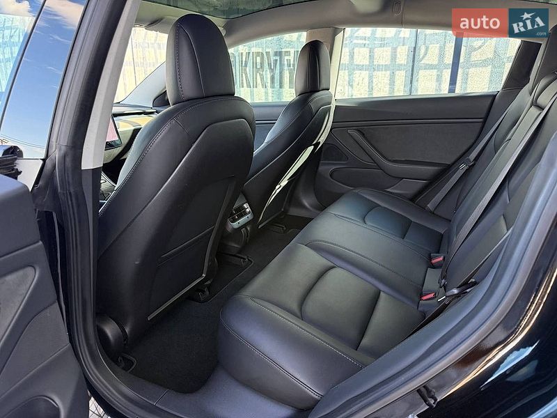 Седан Tesla Model 3 2018 в Києві