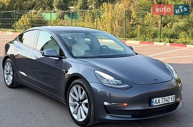 Tesla Model 3  2020