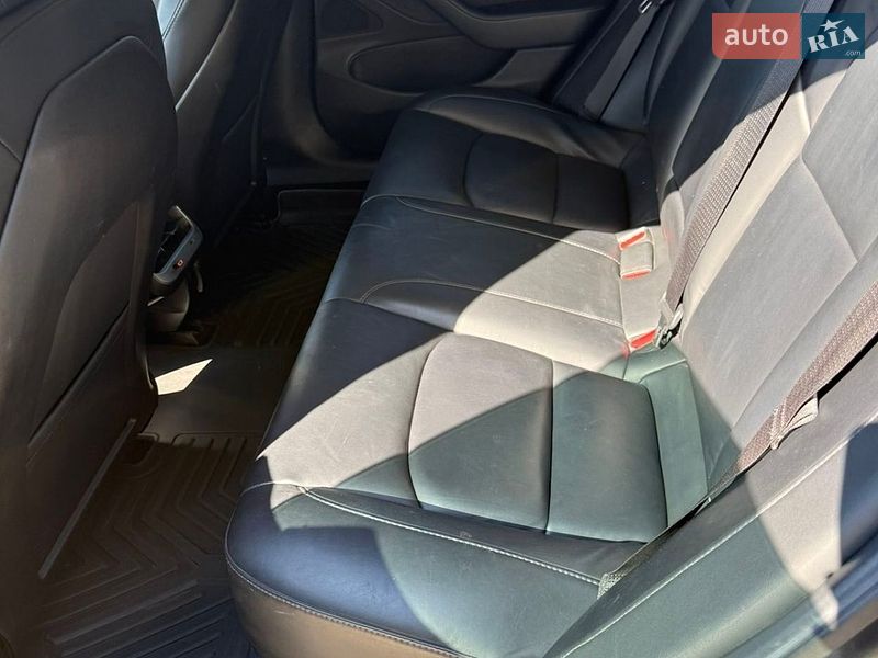 Седан Tesla Model 3 2019 в Харкові