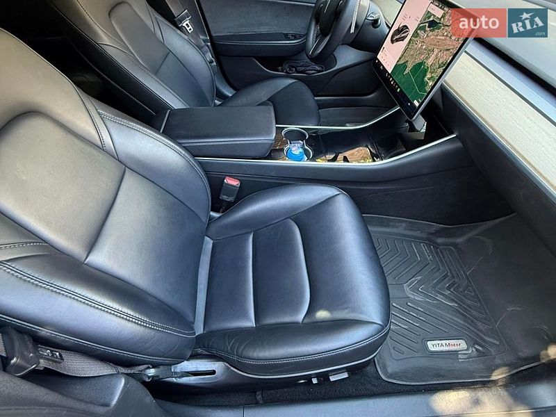 Седан Tesla Model 3 2019 в Харкові